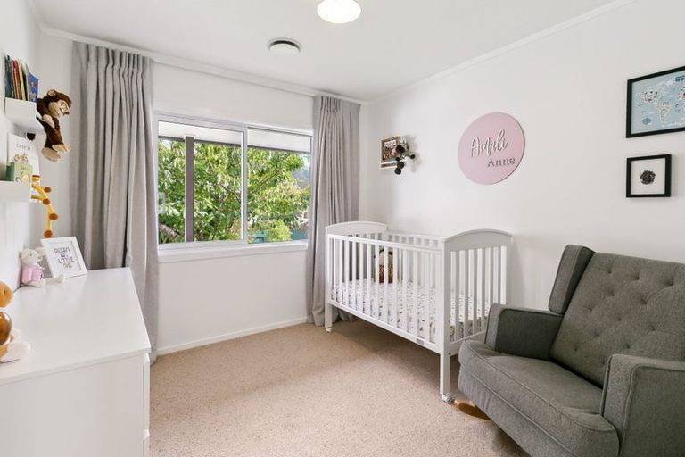 Photo of property in 21 Mexted Terrace, Tawa, Wellington, 5028