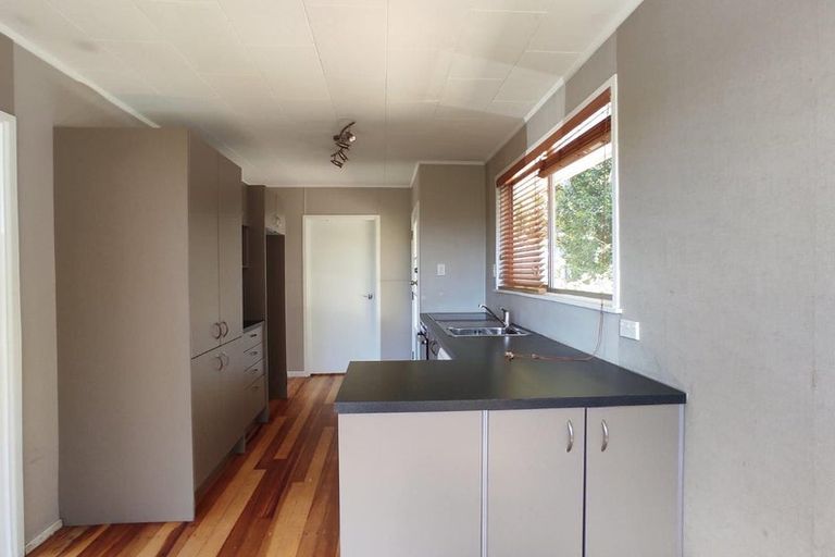 Photo of property in 60 Hellyers Street, Birkdale, Auckland, 0626