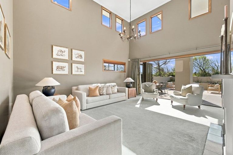 Photo of property in 40 Willowview Drive, Redwood, Christchurch, 8051