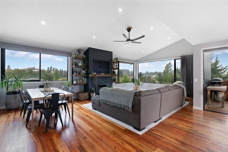 Photo of property in 17 Sam John Place, Lake Hawea, Wanaka, 9382