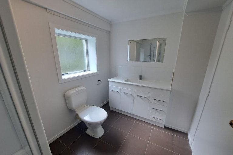 Photo of property in 100 Barrys Road, Glendene, Auckland, 0602