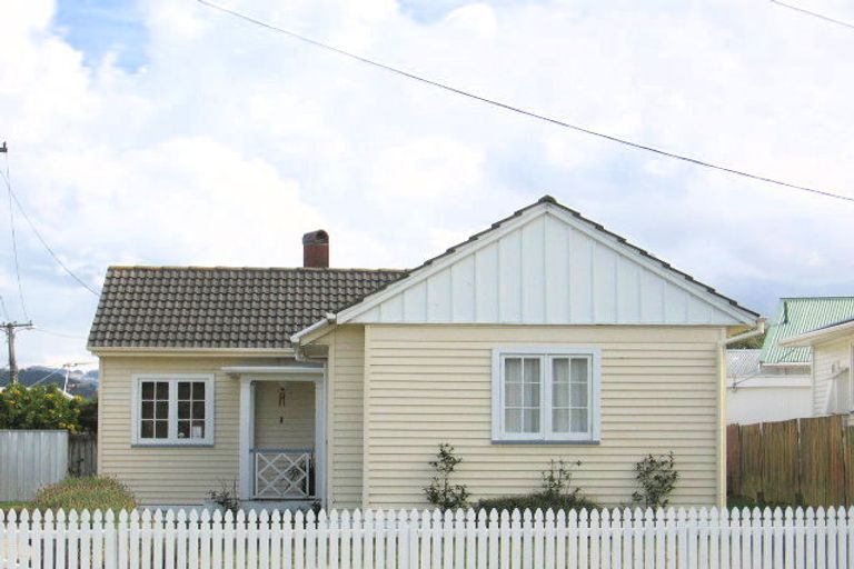 Photo of property in 8 Crawford Green, Miramar, Wellington, 6022