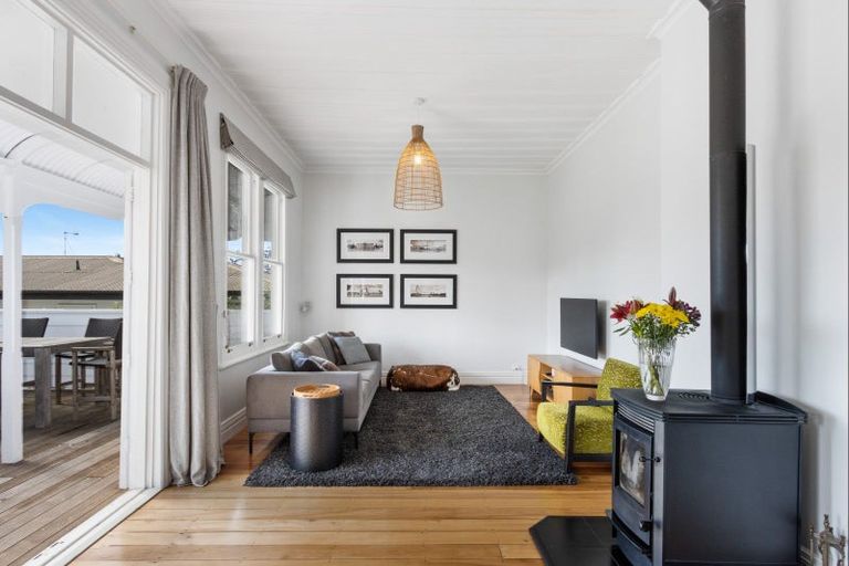 Photo of property in 11 Colenso Avenue, Hospital Hill, Napier, 4110