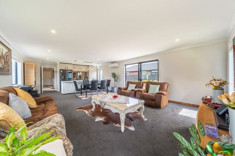 Photo of property in 3 Te Kaeaea Crescent, Wallaceville, Upper Hutt, 5018