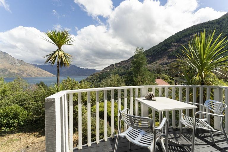 Photo of property in 22 Mckerrow Place, Sunshine Bay, Queenstown, 9300
