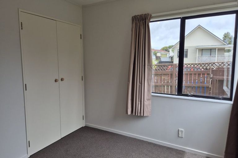 Photo of property in 60 Guadeloupe Crescent, Grenada Village, Wellington, 6037