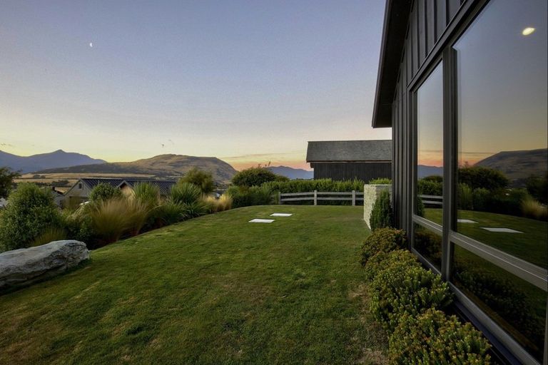 Photo of property in 12 Kinross Lane, Jacks Point, Queenstown, 9371