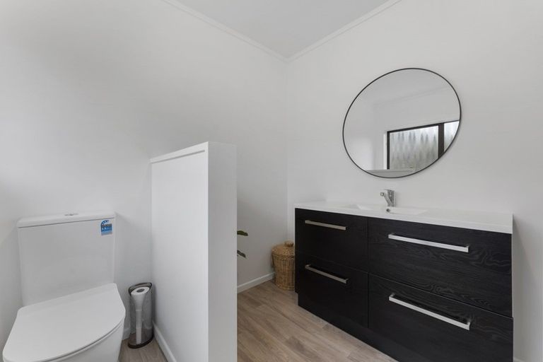 Photo of property in 15 Hanmer Place, Highbury, Palmerston North, 4412