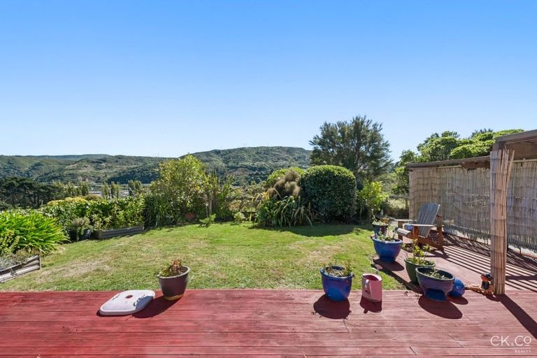 Photo of property in 7 Manor Drive, Stokes Valley, Lower Hutt, 5019