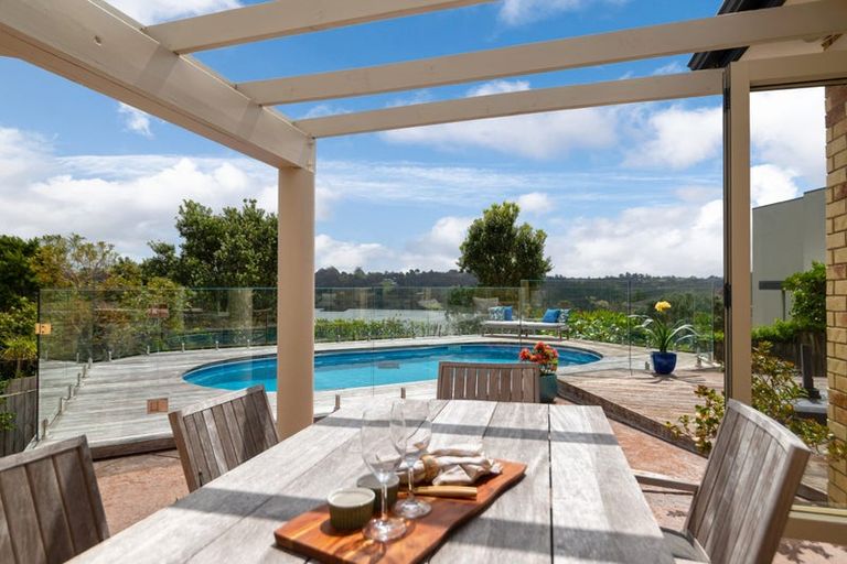 Photo of property in 15 Rangi Avenue, Schnapper Rock, Auckland, 0632