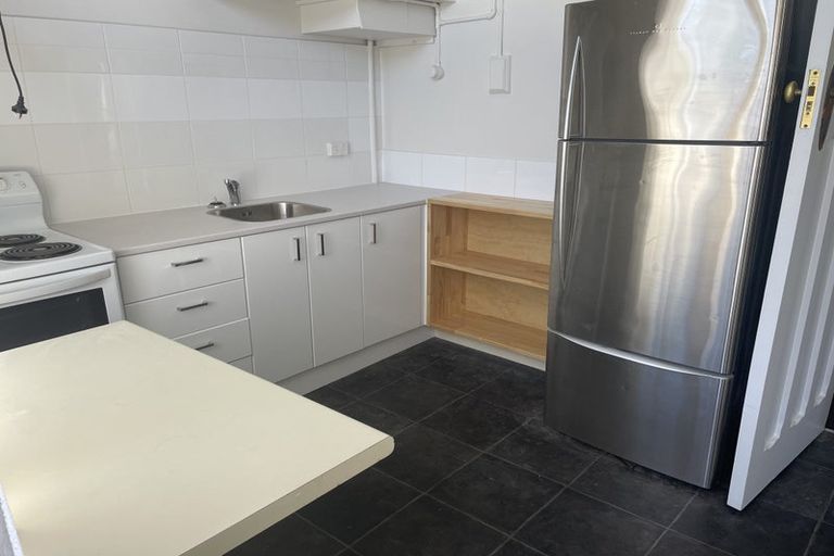 Photo of property in 2 Woodville Street, Edgeware, Christchurch, 8013