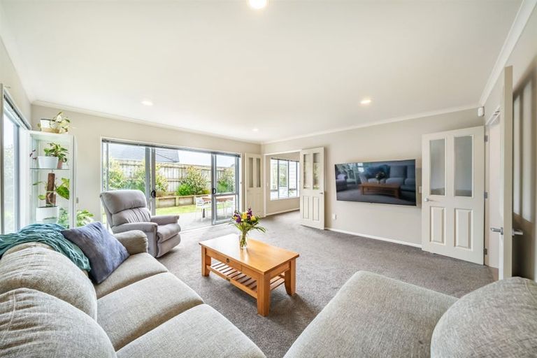 Photo of property in 31 Te Puia Drive, Aotea, Porirua, 5024