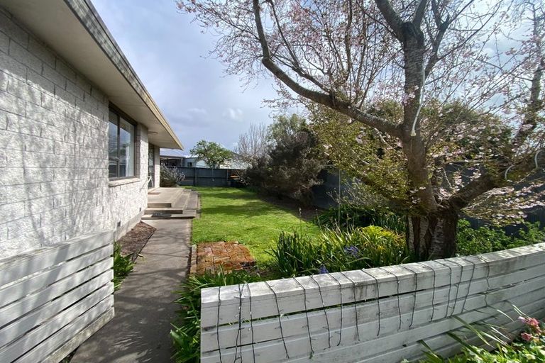 Photo of property in 1/11 Manor Place, Bryndwr, Christchurch, 8053