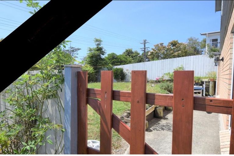 Photo of property in 39 Sunnyside Road, Sunnyvale, Auckland, 0612