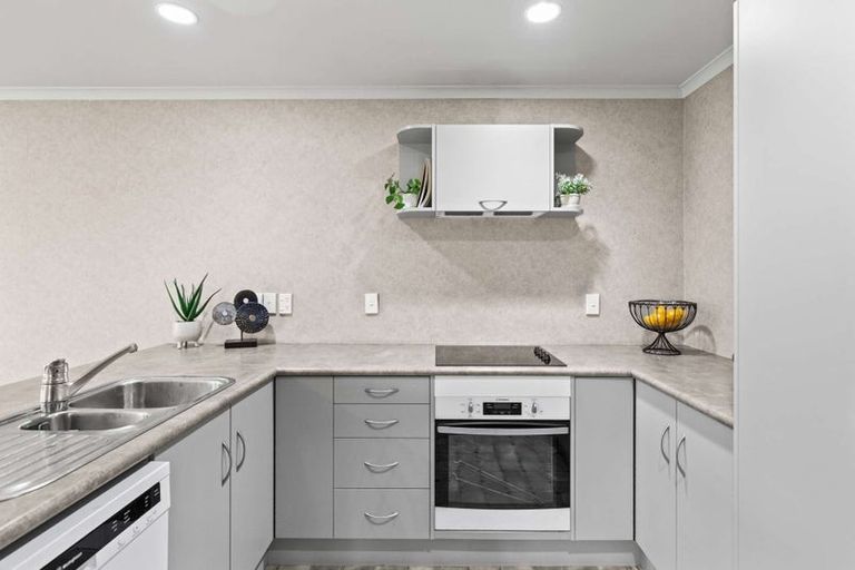 Photo of property in 5 Boston Parade, Kelvin Grove, Palmerston North, 4414