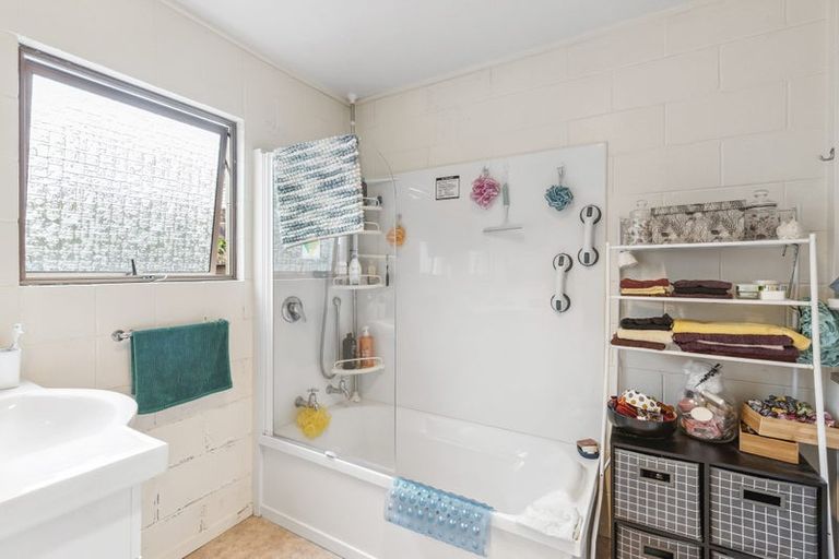 Photo of property in 15 Winara Avenue, Waikanae, 5036