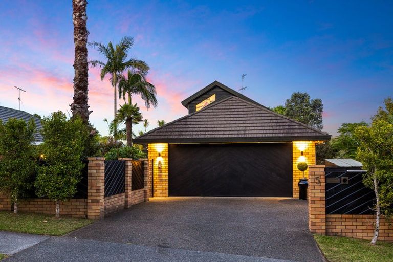 Photo of property in 5 Crestview Place, Browns Bay, Auckland, 0630