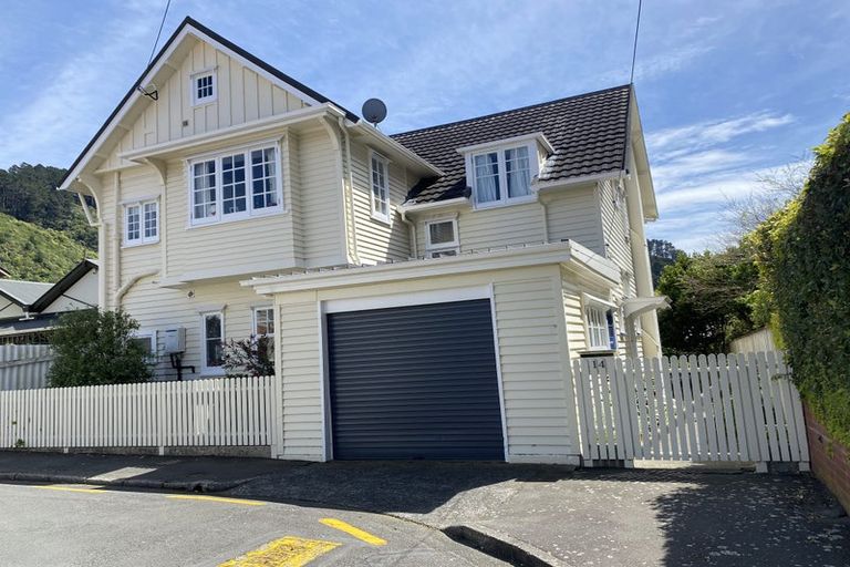 Photo of property in 14 Selwyn Terrace, Thorndon, Wellington, 6011