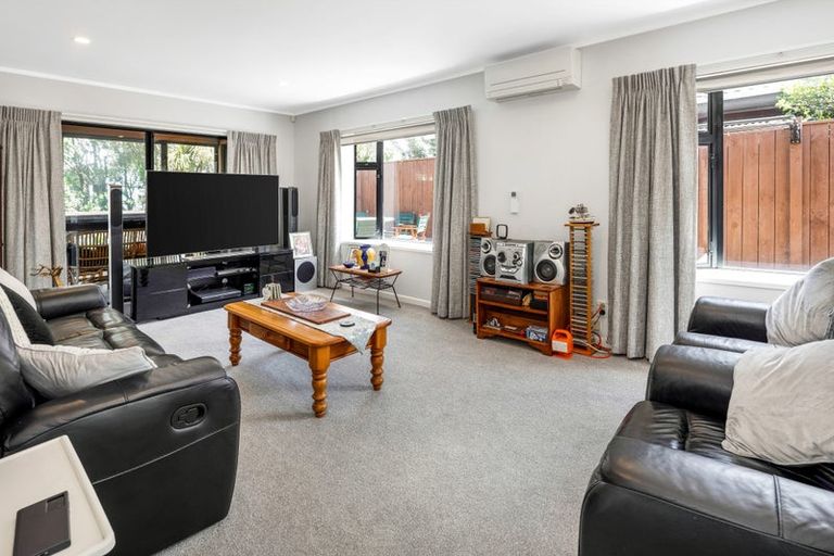 Photo of property in 5 Bay Lair Grove, Island Bay, Wellington, 6023