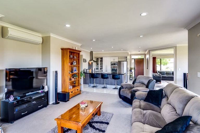 Photo of property in 15 Milford Place, Poraiti, Napier, 4112