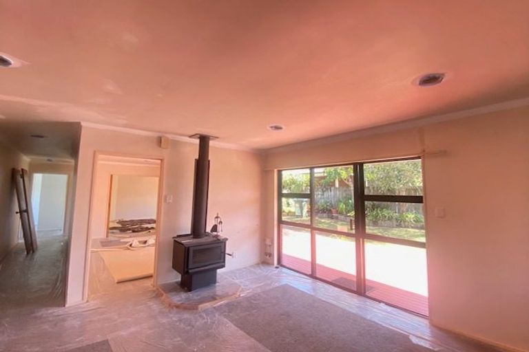 Photo of property in 142 Botany Road, Botany Downs, Auckland, 2010