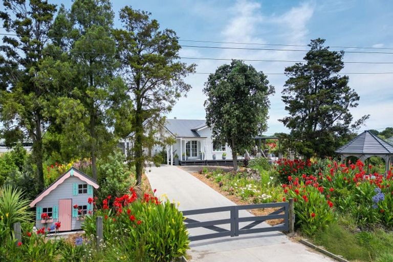 Photo of property in 104 Ferry Road, Clive, 4102