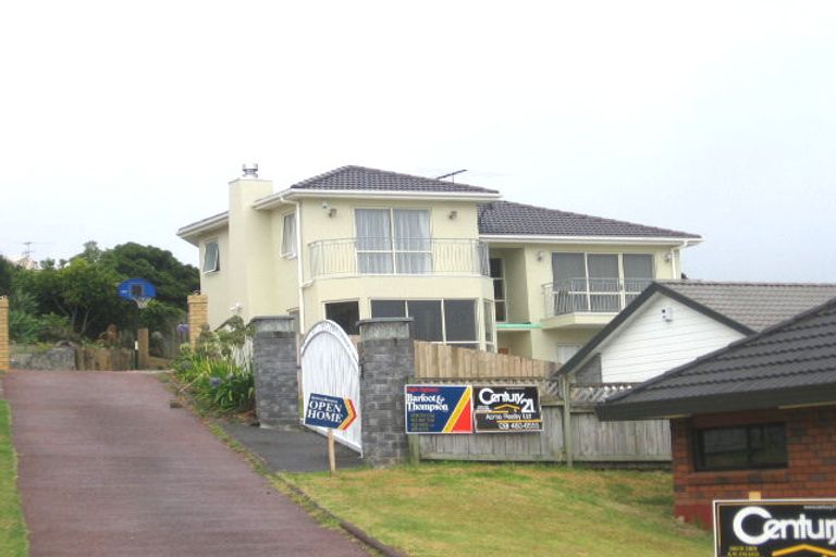 Photo of property in 18 Mcfetridge Place, Hillcrest, Auckland, 0627