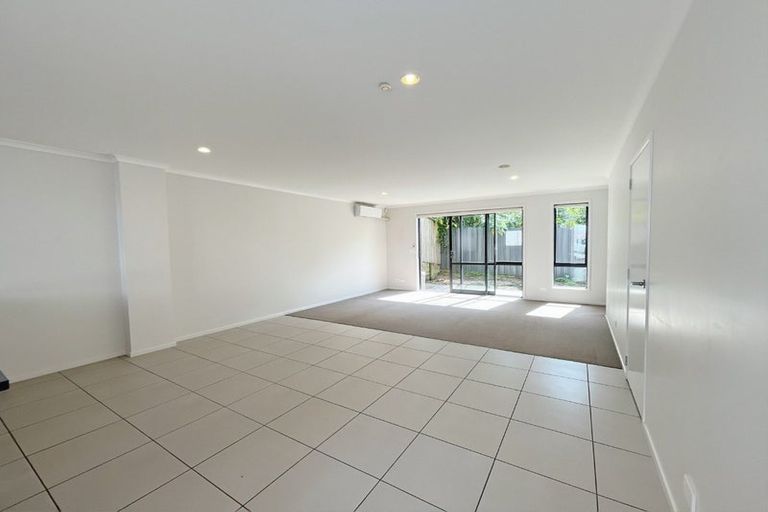 Photo of property in 12 Akeake Lane, Manurewa, Auckland, 2102