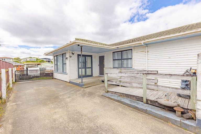 Photo of property in 74 Matai Street, Castlecliff, Whanganui, 4501