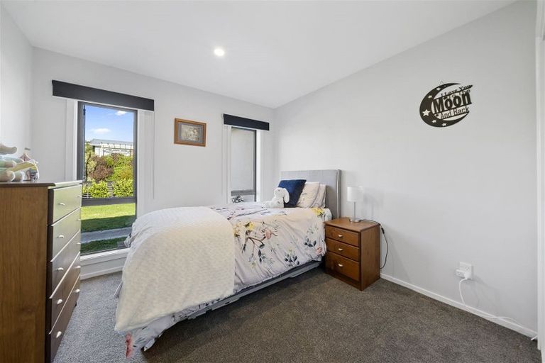 Photo of property in 2 Ihakara Arthur Lane, Aotea, Porirua, 5024