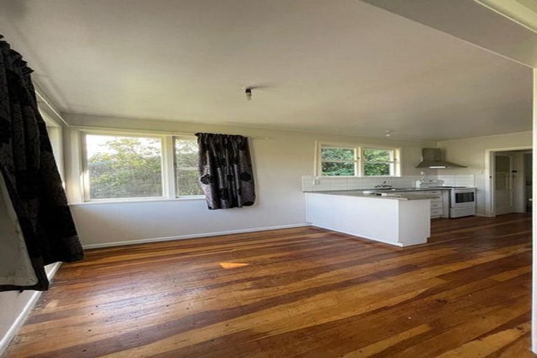 Photo of property in 147 Ruskin Road, Newlands, Wellington, 6037