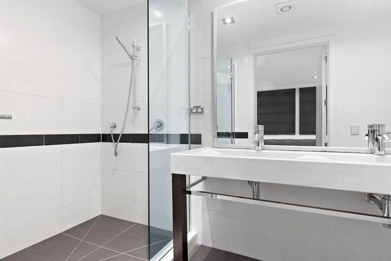 Photo of property in 6 Chandler Lane, Fernhill, Queenstown, 9300