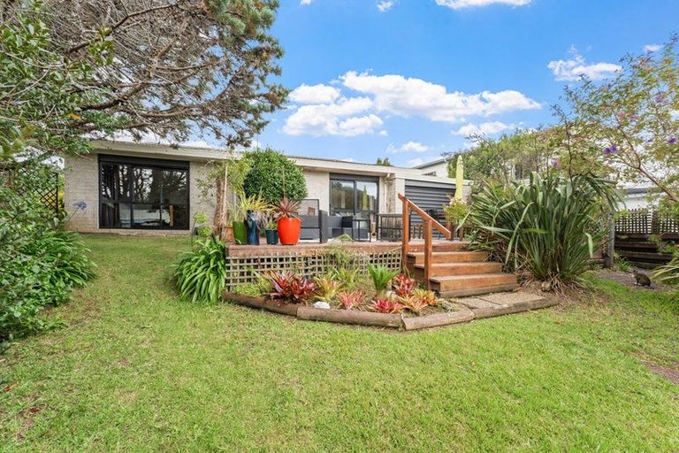 Photo of property in 38 Scott Road, Stanmore Bay, Whangaparaoa, 0932
