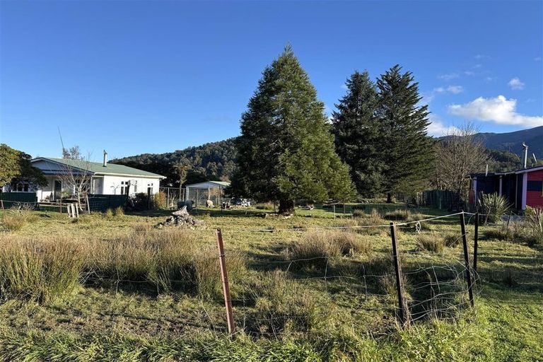 Photo of property in 32 Stafford Street, Blackball, 7804