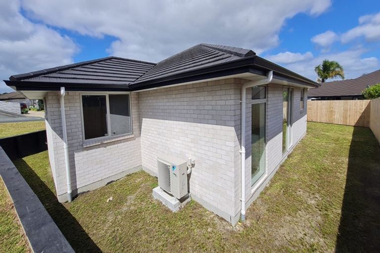Photo of property in 15 Ocean View Rise, Ruakaka, 0116