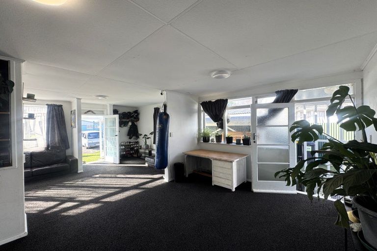 Photo of property in 16 Forth Street, Levin, 5510