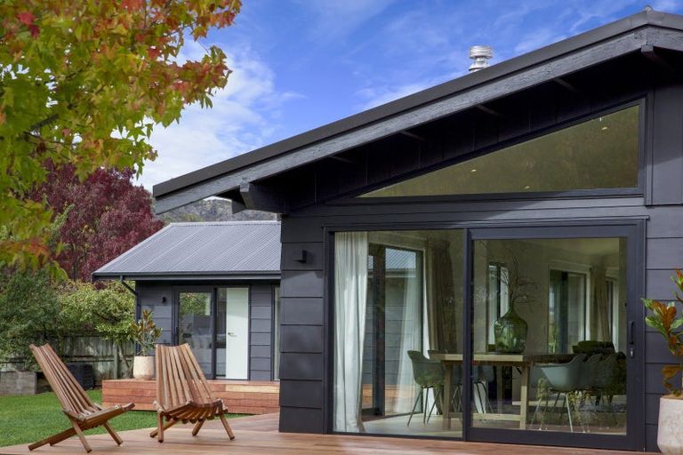 Photo of property in 8 Butel Avenue, Arrowtown, 9302