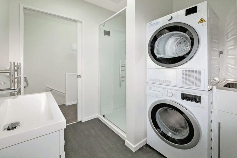 Photo of property in 31-41 Pirie Street, Mount Victoria, Wellington, 6011