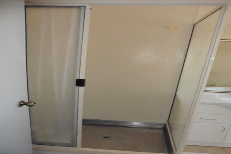 Photo of property in 39 Kirrie Avenue, Te Atatu South, Auckland, 0610