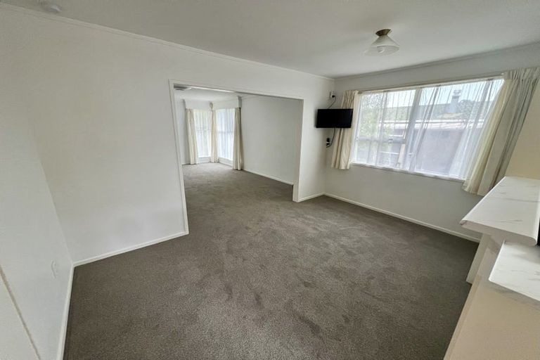 Photo of property in 27 Halberg Street, Glenfield, Auckland, 0629