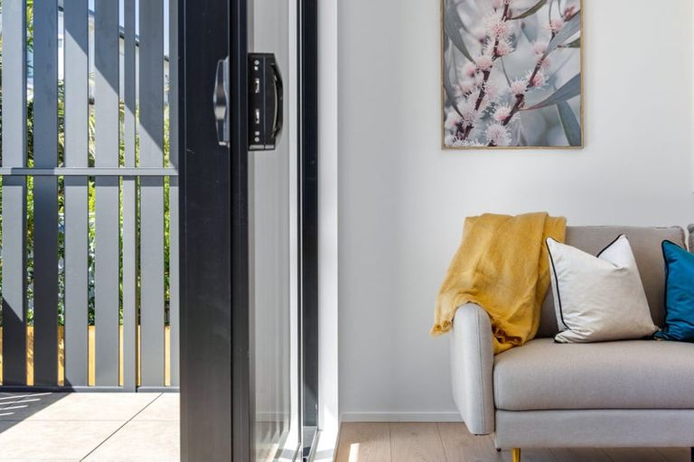 Photo of property in 9 Rosedale Road, Pinehill, Auckland, 0632