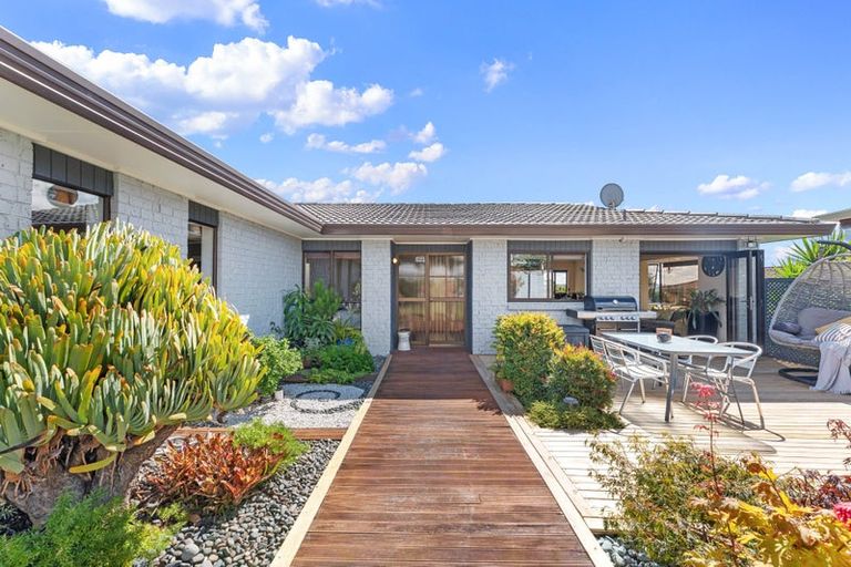 Photo of property in 37 Pigeon Mountain Road, Half Moon Bay, Auckland, 2012