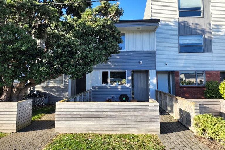 Photo of property in 2 Stone Street, Miramar, Wellington, 6022