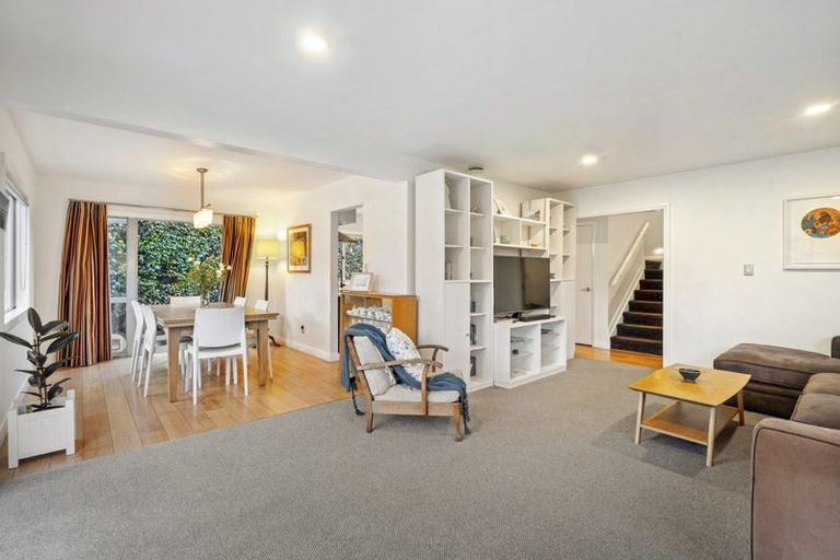 Photo of property in 2/7 Phillip Parade, Forrest Hill, Auckland, 0620