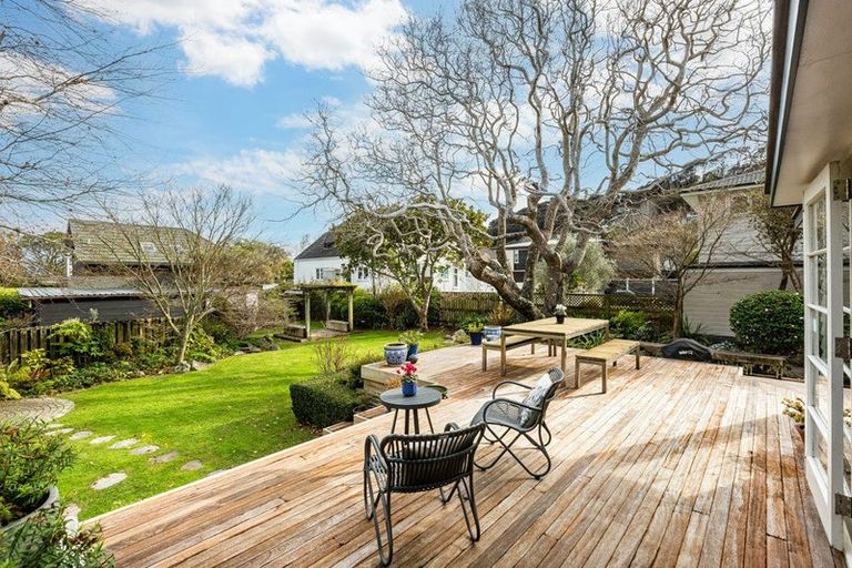 Photo of property in 33 Cheviot Road, Lowry Bay, Lower Hutt, 5013