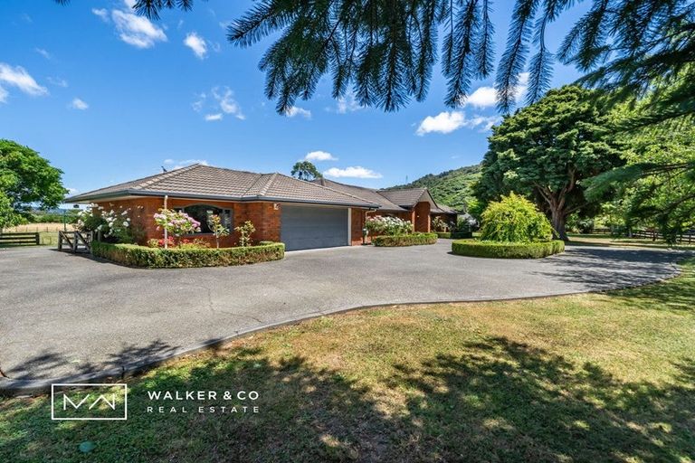 Photo of property in 15 Malcolm Gillies Grove, Totara Park, Upper Hutt, 5018