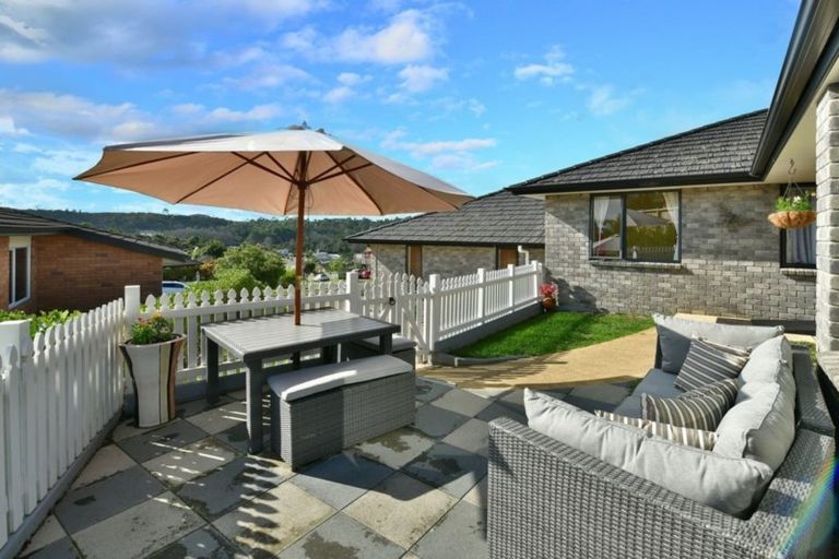 Photo of property in 11 Roberta Crescent, Orewa, 0931