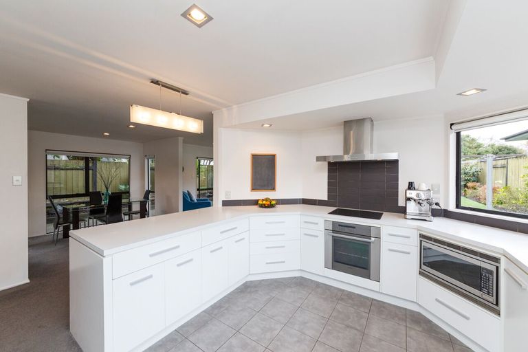 Photo of property in 23 Walnut Grove, Kelvin Grove, Palmerston North, 4414