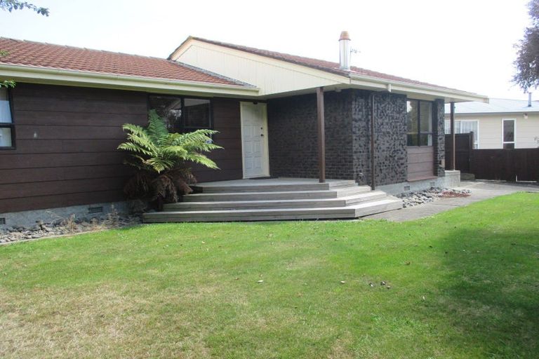Photo of property in 12 Hillcrest Drive, Kelvin Grove, Palmerston North, 4414