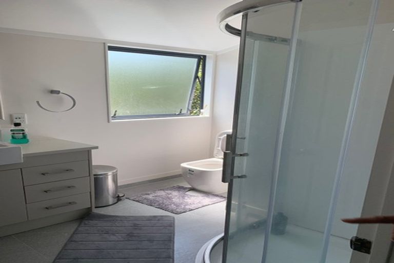 Photo of property in 1/1018 East Coast Road, Fairview Heights, Auckland, 0630